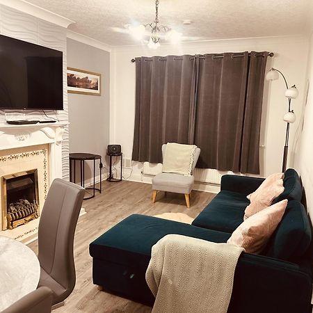 Come & Unwind In Charming 5 Bed House In Blackburn المظهر الخارجي الصورة