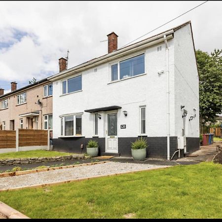 Come & Unwind In Charming 5 Bed House In Blackburn المظهر الخارجي الصورة