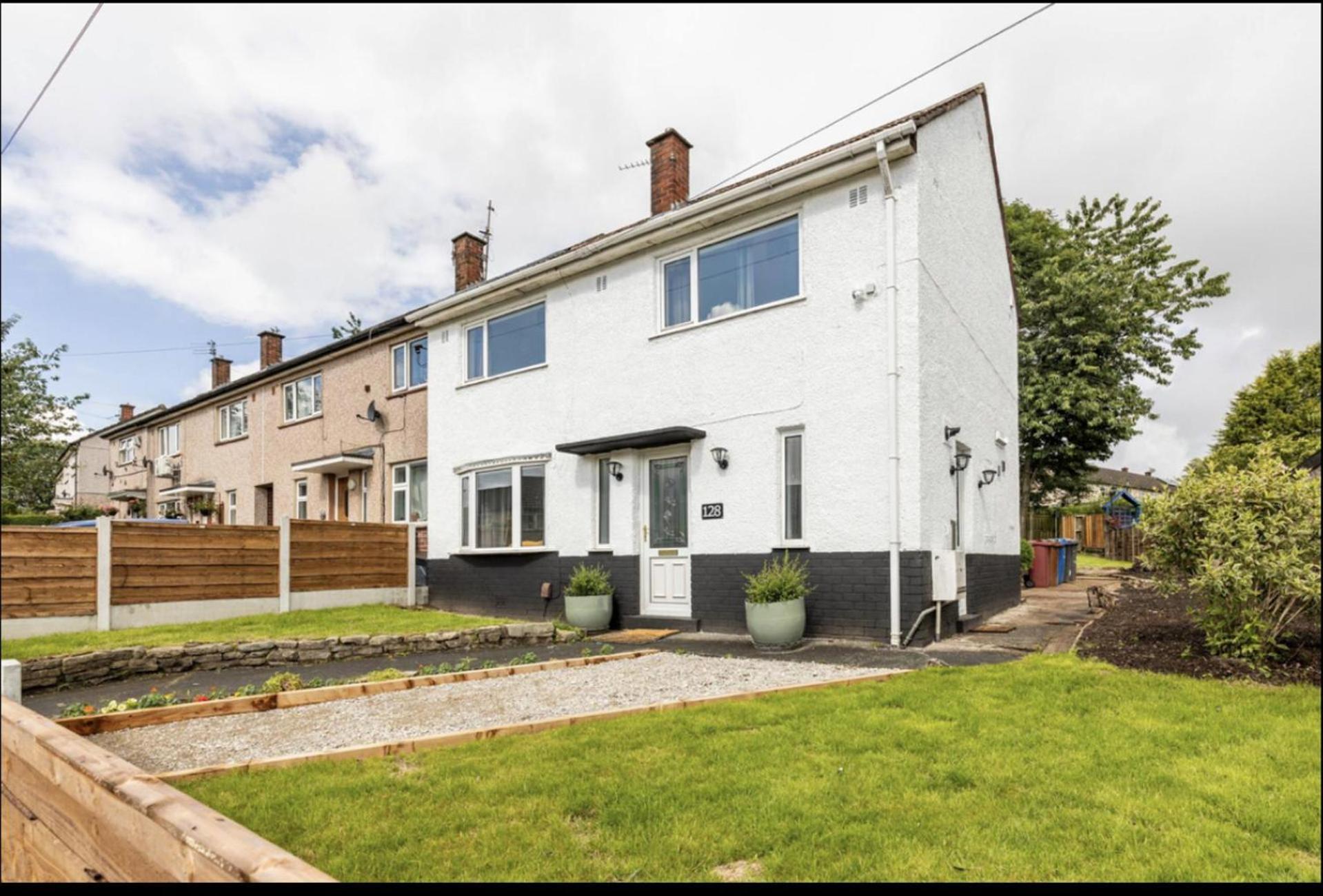 Come & Unwind In Charming 5 Bed House In Blackburn المظهر الخارجي الصورة