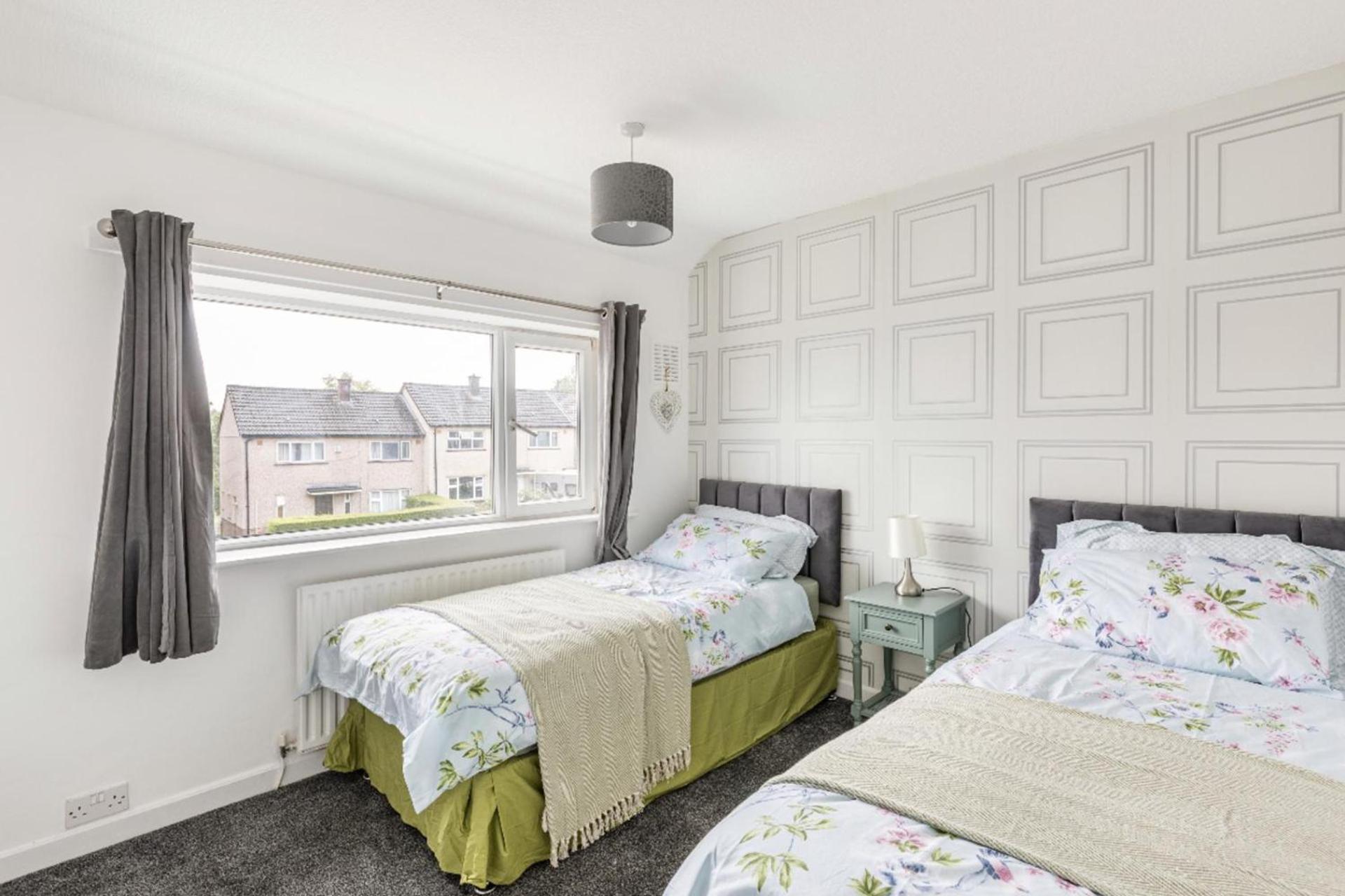 Come & Unwind In Charming 5 Bed House In Blackburn المظهر الخارجي الصورة